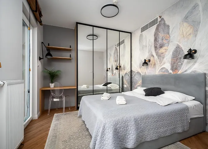 Wola Tower Deluxe Separate Bedroom With Free Garage - By Perfect Warszawa