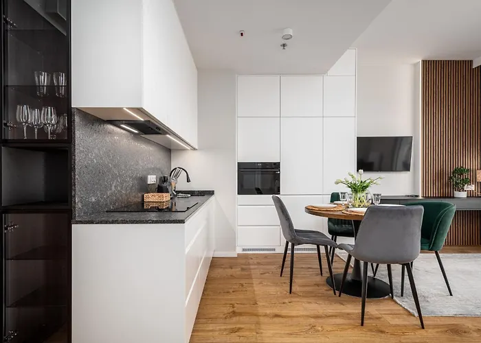 Wola Tower Deluxe Separate Bedroom With Free Garage - By Perfect Apartament Warszawa