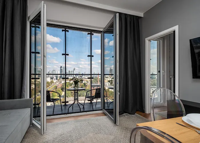 Wola Tower Deluxe Separate Bedroom With Free Garage - By Perfect * Warszawa