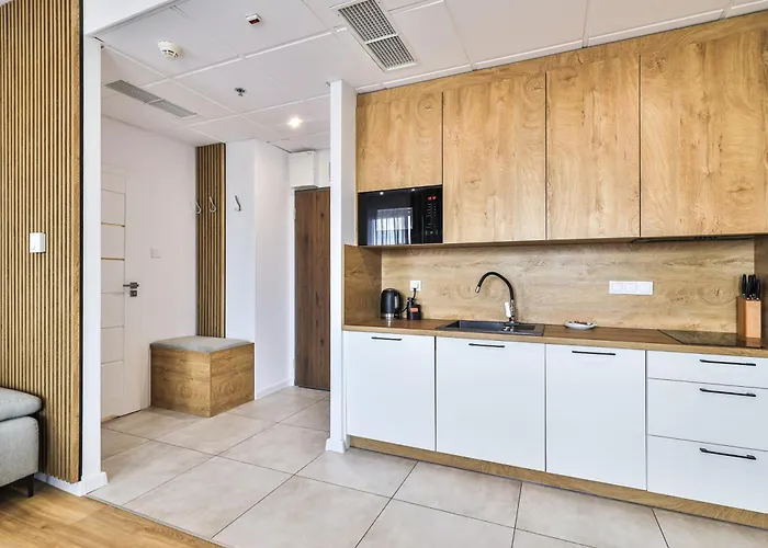 Wola Tower Deluxe Separate Bedroom With Free Garage - By Perfect Warszawa