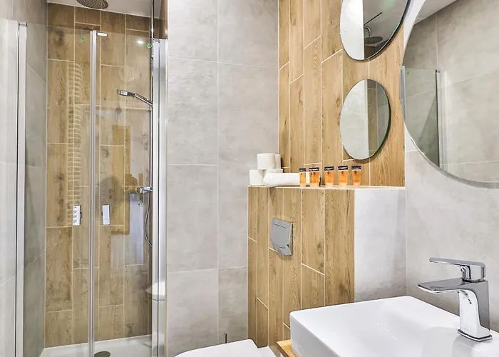 Apartament Wola Tower Deluxe Separate Bedroom With Free Garage - By Perfect Warszawa