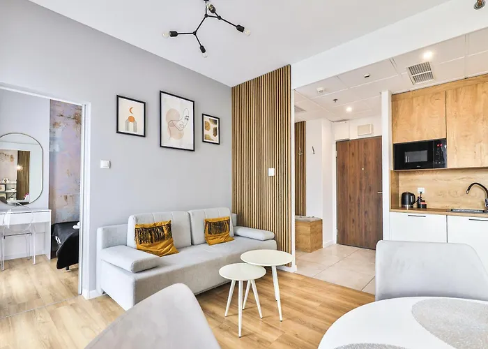 Wola Tower Deluxe Separate Bedroom With Free Garage - By Perfect *