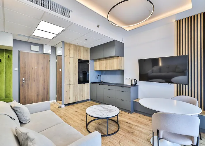 Wola Tower Deluxe Separate Bedroom With Free Garage - By Perfect Warszawa