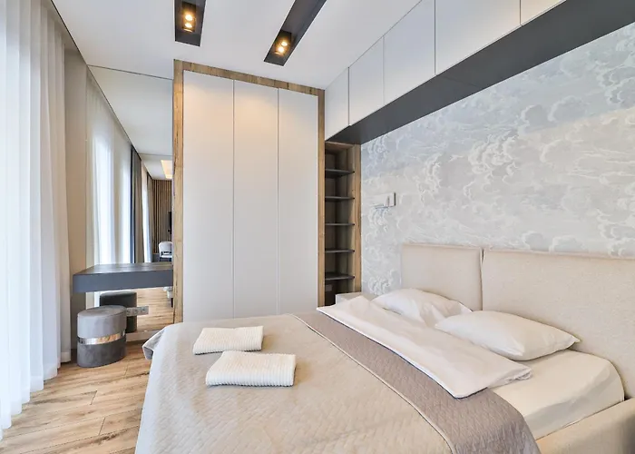 Apartament Wola Tower Deluxe Separate Bedroom With Free Garage - By Perfect